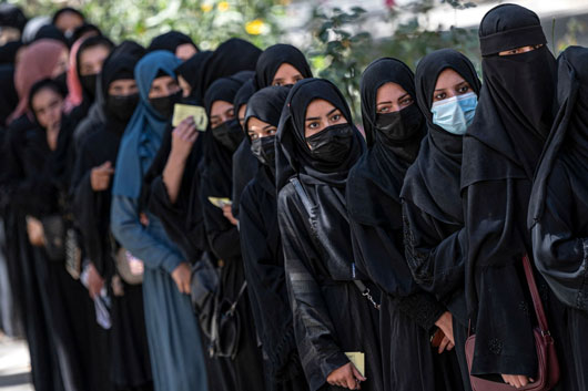 Universidades afganas vuelven a clases; sigue el veto a mujeres