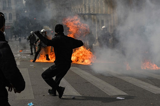 Violentas protestas en Atenas por la catástrofe ferroviaria