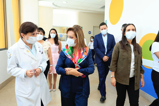 Visitó gobernadora Lorena Cuéllar hospital infantil teletón de oncología de Querétaro