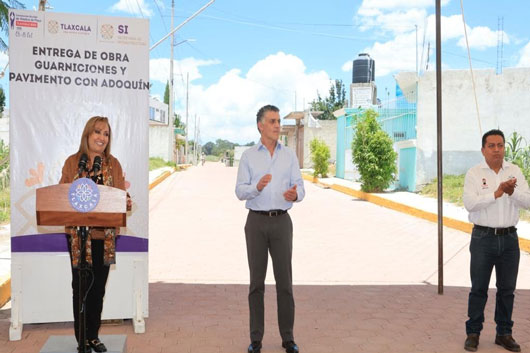 Entrega gobernadora Lorena Cuéllar obra pública en Cuapiaxtla e Ixtenco