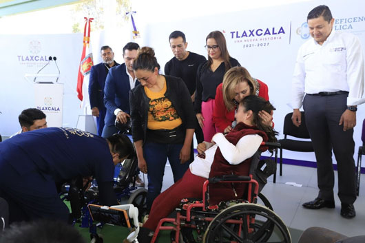 Entregó gobernadora Lorena Cuéllar apoyos funcionales a personas con alguna discapacidad