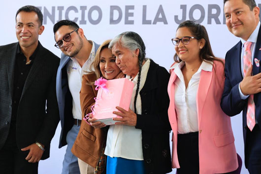 Entregó gobernadora Lorena Cuéllar prótesis mamarias a mujeres sobrevivientes de cáncer
