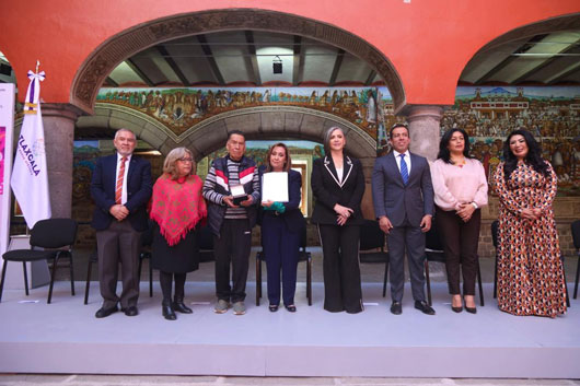 Atestiguó gobernadora Lorena Cuéllar entrega de “Presea del Centenario del Nacimiento de Tlacuilo–Tlamatini”