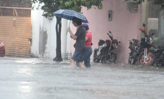 Lluvias dejan ríos desbordados, comunidades incomunicadas y dos personas no localizadas en Veracruz