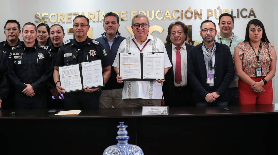 Firman convenio de colaboración SEPE y SSC para brindar preparatoria abierta a elementos policiacos