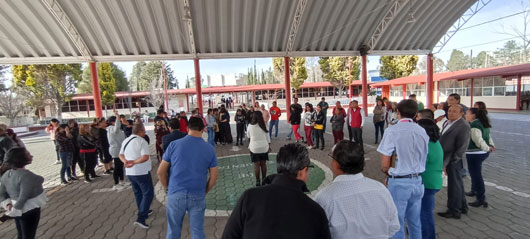 Se reúnen autoridades y padres de familia de la secundaria técnica 9 de Tzompantepec