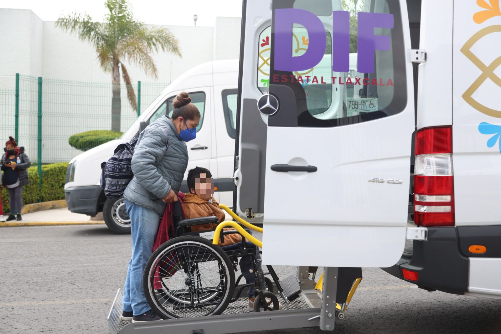 Otorga SEDIF transporte adaptado para personas con discapacidad