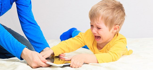 Alerta IMSS consecuencias por el uso excesivo de pantallas y dispositivos electrónicos en menores