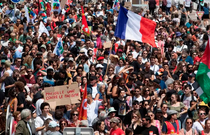 Se manifiestan en Francia contra la extrema derecha