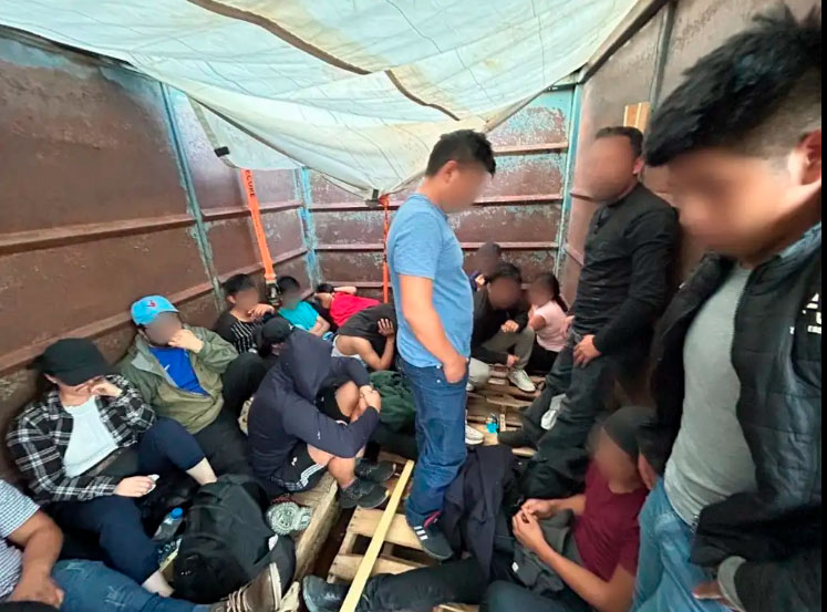 Rescatan a 63 migrantes en retén en Chihuahua