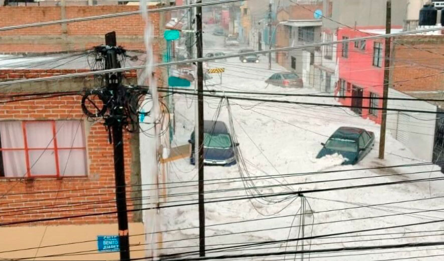 ¡Granizada sorprende a Puebla! Las calles se tiñen de blanco