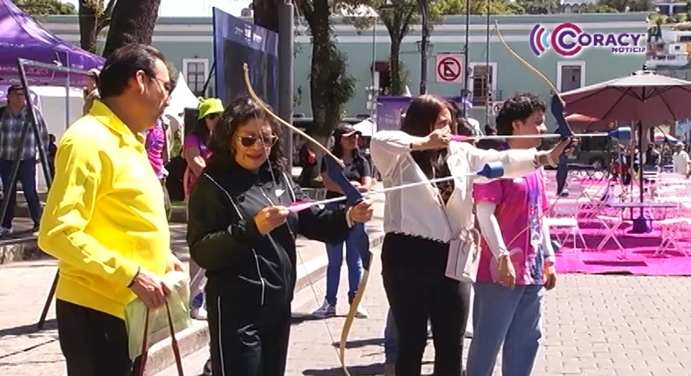 Tlaxcaltecas prueban sus habilidades en tiro con arco 