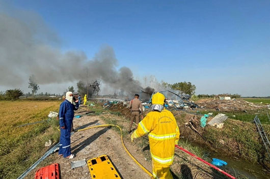 Explosión en fábrica de fuegos artificiales en Tailandia; 23 muertos