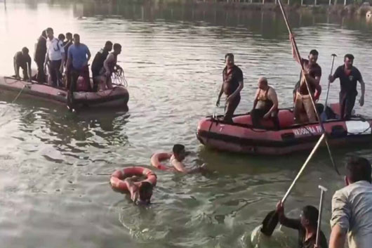 Mueren ahogados 13 alumnos durante naufragio en India