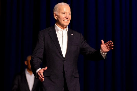 Biden ofrece ciudadanía a cónyuges de estadunidenses