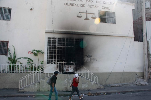 Pandillas de Haití incendian otro puesto de policía en plena ola de violencia