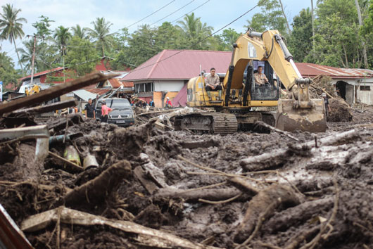 Inundaciones dejan al menos 44 muertos en Indonesia