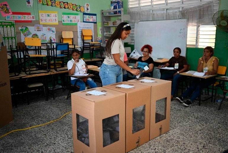 Votan en República Dominicana para elegir nuevo presidente