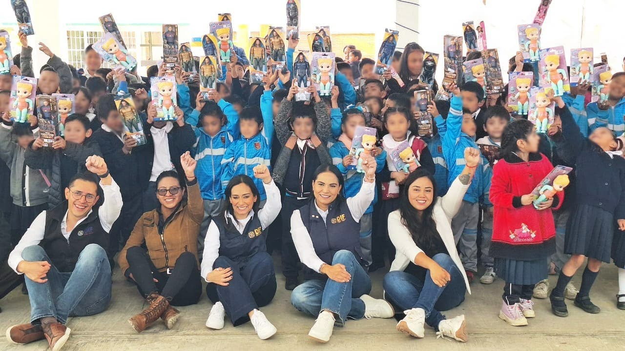 Inicia la cabalgata de reyes del Sedif Tlaxcala para llevar alegría a niñas y niños