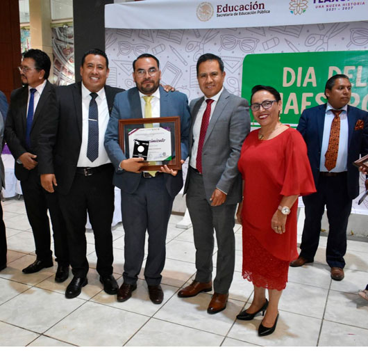 Docentes y administrativos del Cecyte reciben premio al mérito 2025