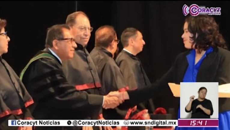 Entregó UATx títulos a 957 egresados de licenciaturas y posgrados