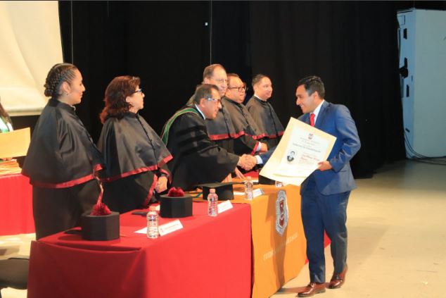 Entregó UATX a la sociedad a 𝟗𝟓𝟕 𝐧𝐮𝐞𝐯𝐨𝐬 𝐩𝐫𝐨𝐟𝐞𝐬𝐢𝐨𝐧𝐢𝐬𝐭𝐚𝐬 𝐝𝐞 𝐥𝐢𝐜𝐞𝐧𝐜𝐢𝐚𝐭𝐮𝐫𝐚 𝐲 𝐩𝐨𝐬𝐠𝐫𝐚𝐝𝐨