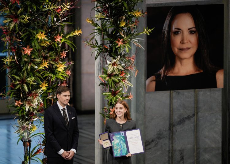 Ana Corina Sosa recibe el Nobel de la Paz en nombre de María Corina Machado en Oslo