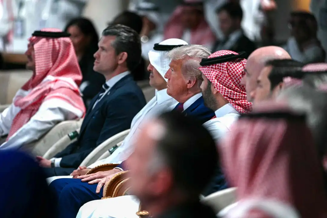 Firma Trump acuerdo económico estratégico con Arabia Saudita