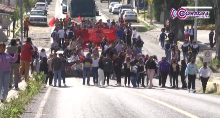 Movilización de normalistas provocó congestionamientos viales en Panotla, Tlaxcala y Totolac