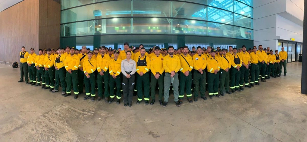 Nueva brigada de Conafor parte a Canadá para combatir incendios forestales