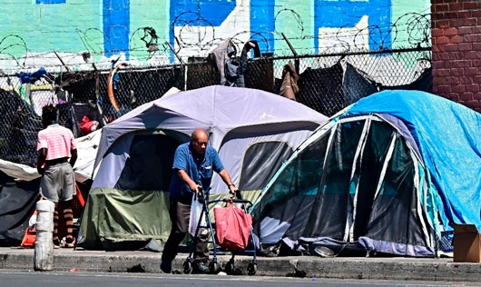 Anuncia Trump que expulsará de Washington D.C. a las personas sin hogar