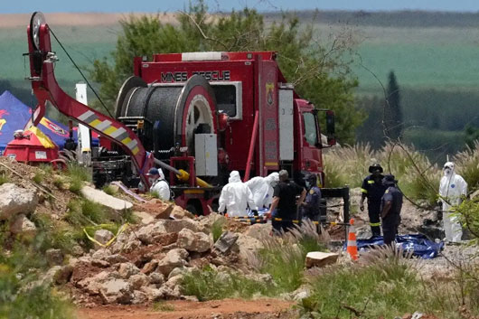 Sacan cuerpos de 78 trabajadores y de 160 sobrevivientes de una mina en Sudáfrica