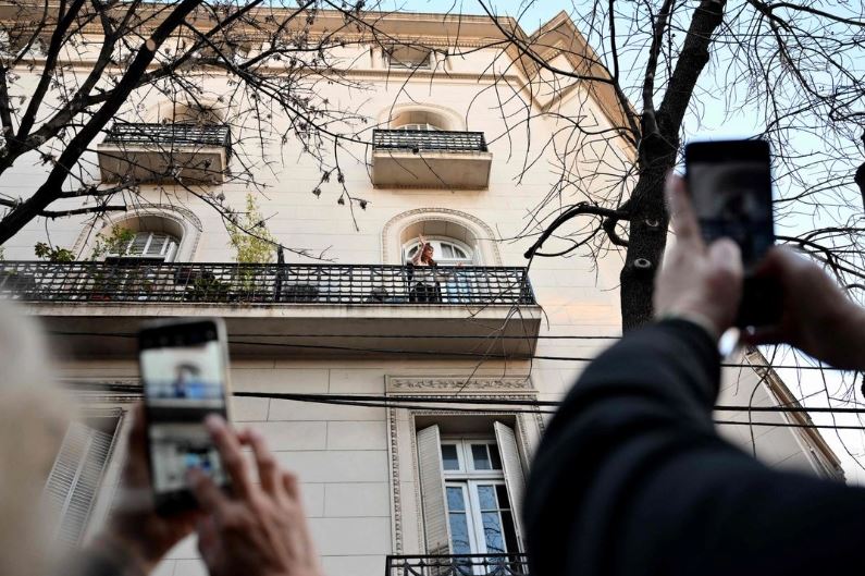 Denuncia Cristina Fernández operativo policiaco 