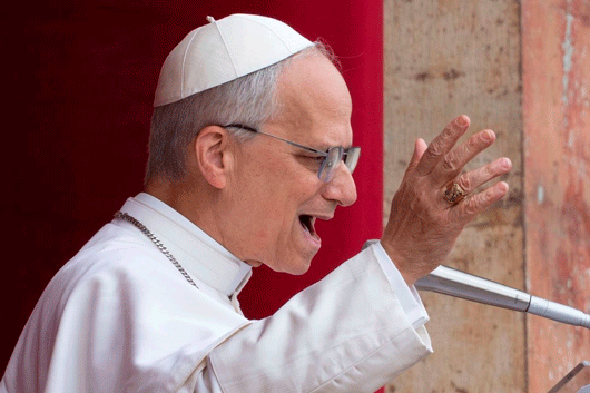 León XIV pide paz en Ucrania y Gaza en primera bendición dominical