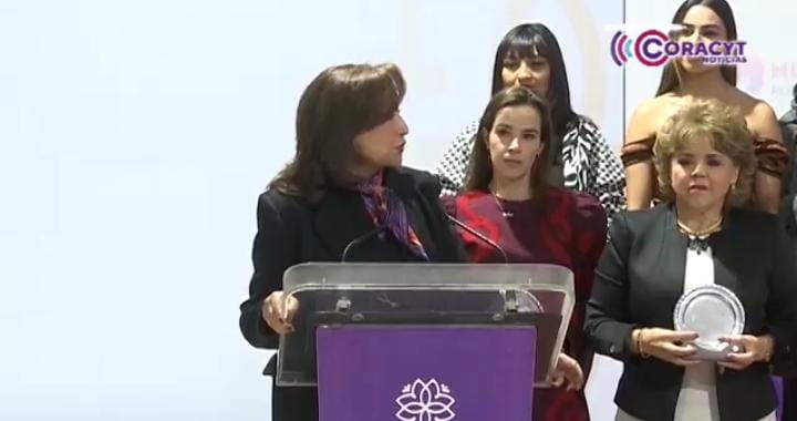 Entregó gobernadora Lorena Cuéllar el galardón “50 Mujeres por Tlaxcala”