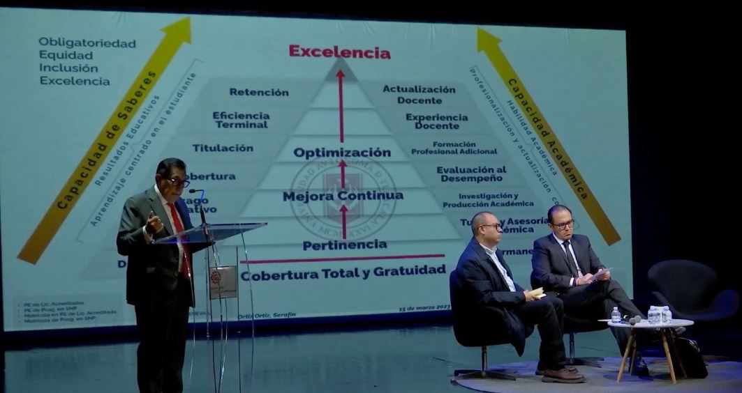 Presentan el Modelo Humanista de la UATx en seminario del ILCE
