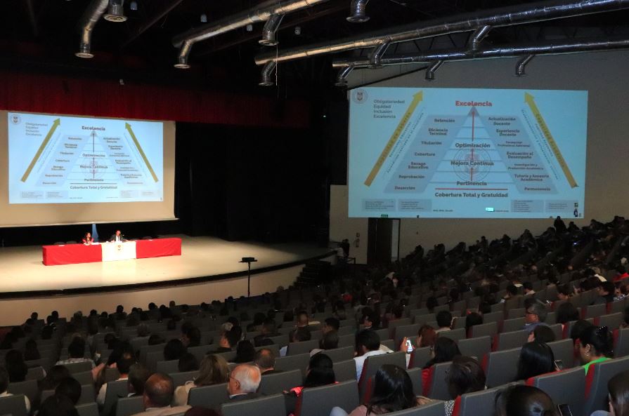 UATx actualiza a catedráticos previo al ciclo escolar de otoño