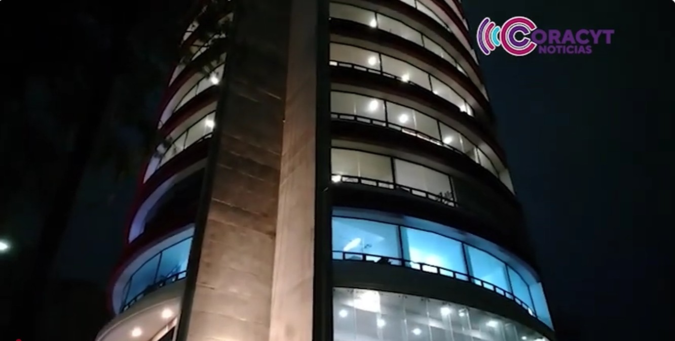 Encienden la Torre de Rectoría de la UATx