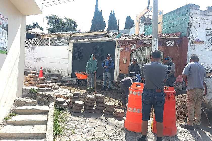 Ayuntamiento de Tlaxcala realiza trabajo integral de renivelación de adoquines en Ocotlán