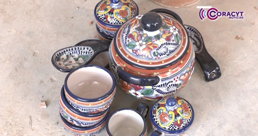 Con el uso de técnicas ancestrales, manos tlaxcaltecas dan vida a la talavera