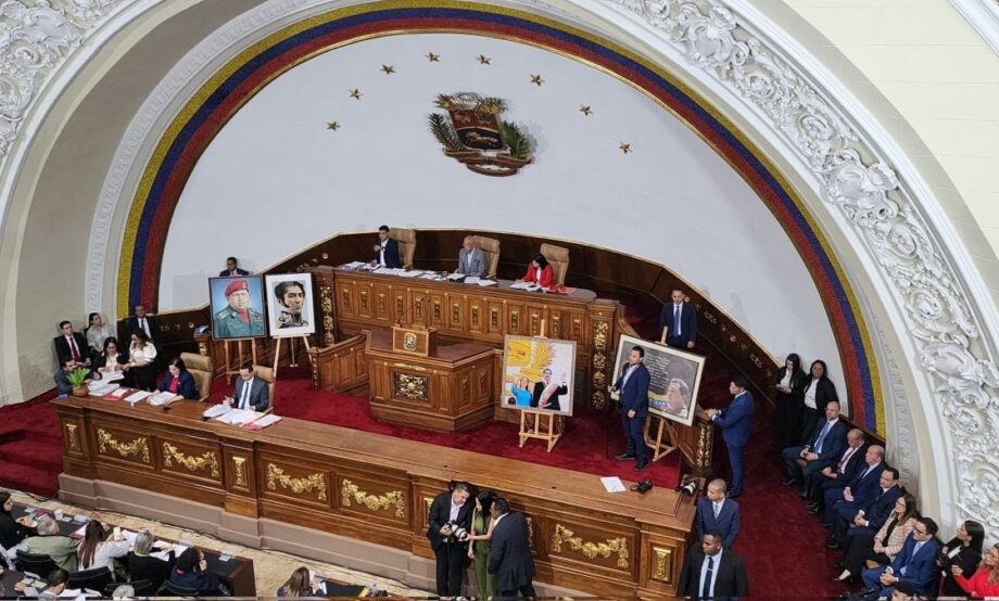 Venezuela aprueba inversión extranjera en industria petrolera