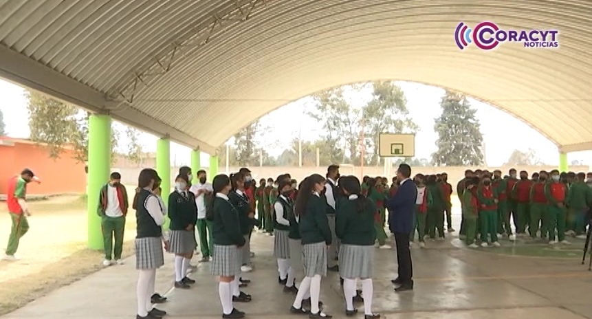 Del aula al éxito, el docente Abderi Flores destaca el poder transformador de la educación