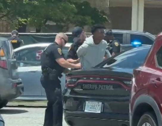 Tiroteo deja varios heridos en plaza comercial más grande de Carolina del Sur