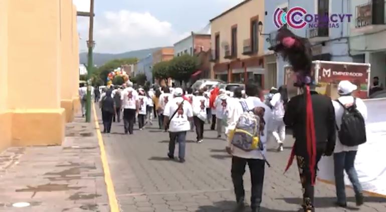 Reencuentros y recuerdos en caminata de jubilados