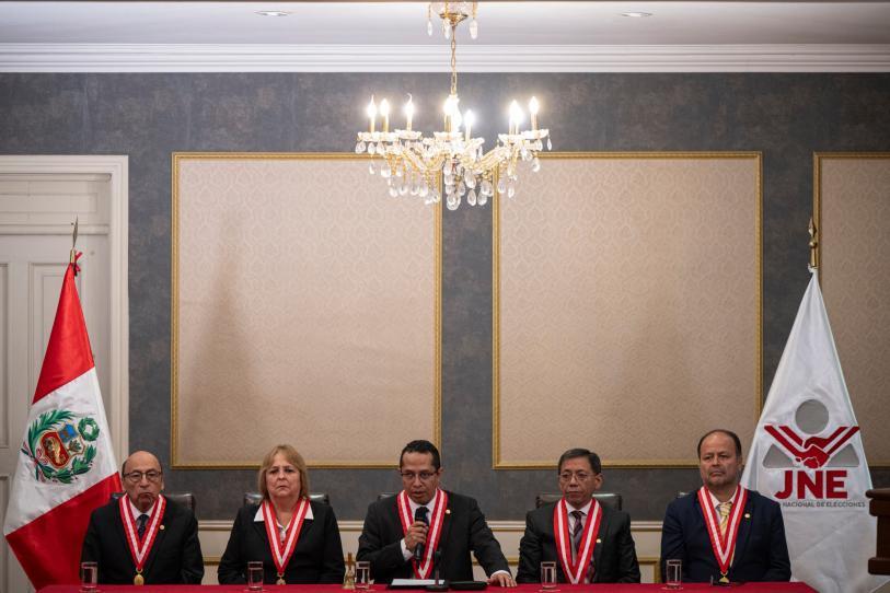 Autoridad electoral oficializa segunda vuelta entre Fujimori y Sánchez en Perú