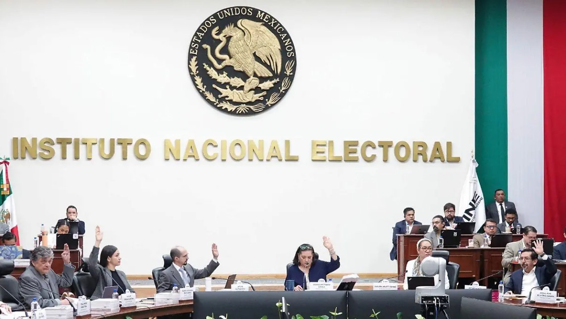 Con plan B, INE prevé ahorrar 376 mdp en recortes de salario