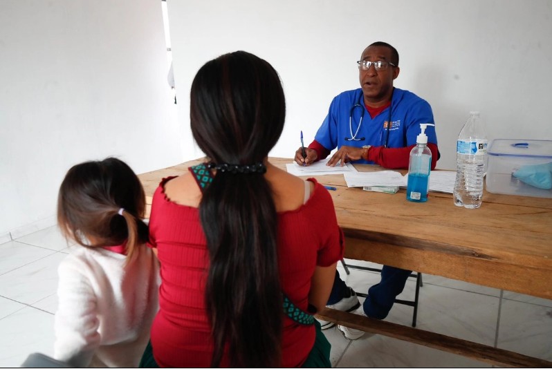 Trabajan en Sinaloa 80 médicos cubanos 