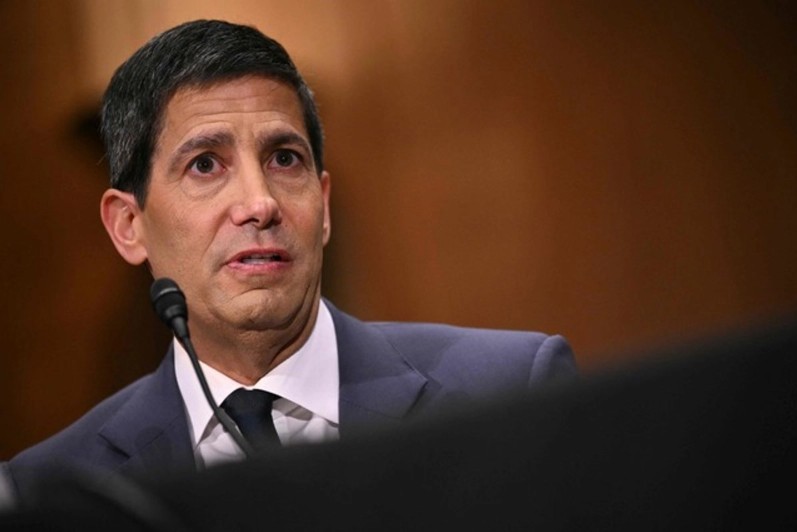Senado de EU confirma a Kevin Warsh como gobernador de la Fed