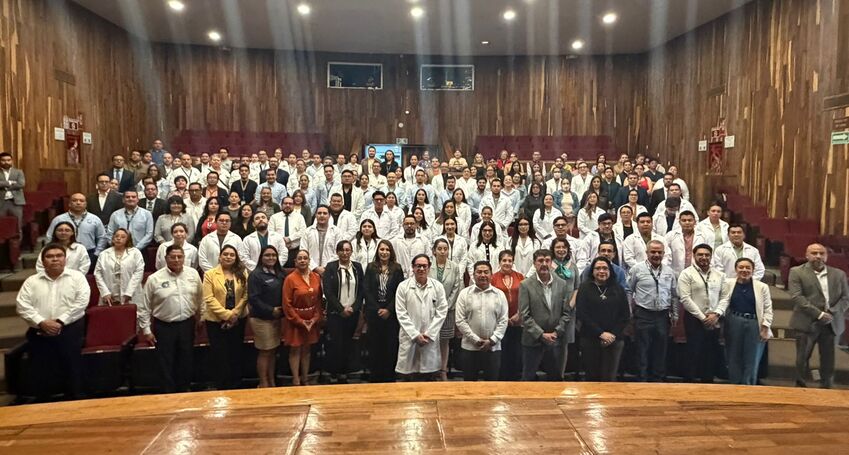 Celebra IMSS Tlaxcala ceremonia de bienvenida a 53 médicas y médicos especialistas