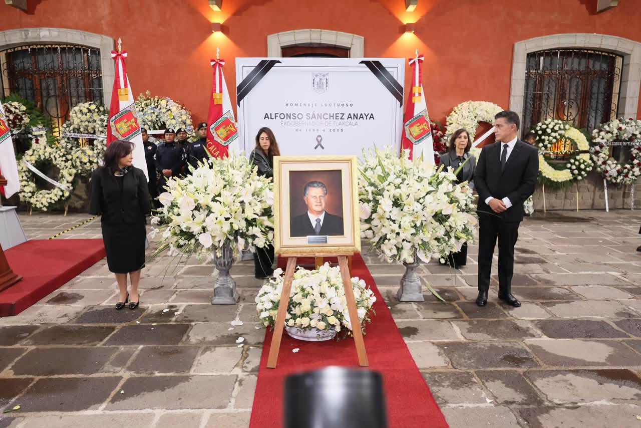 Despiden al exgobernador Alfonso Sánchez Anaya en Palacio de Gobierno 
